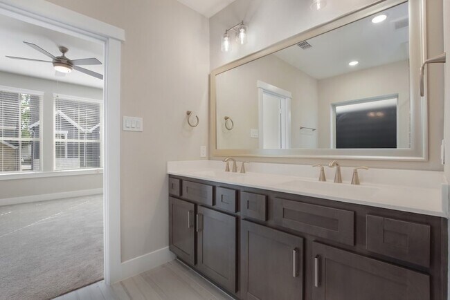 Building Photo - 10930 Keaton Landing Dr