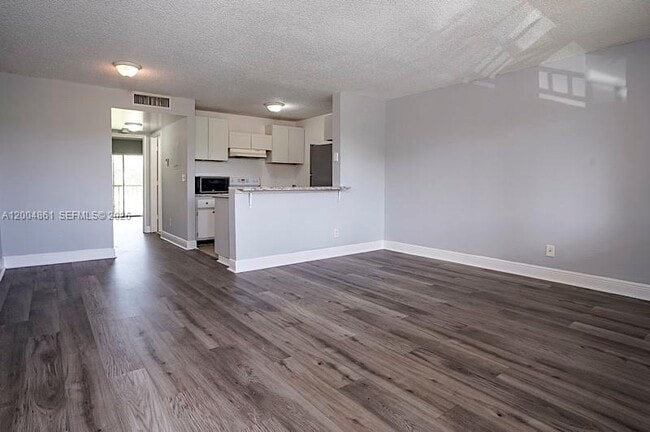 Building Photo - 1727 Meadows Cir W