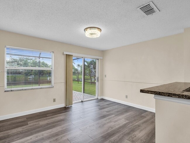 Building Photo - 2957 Oak Park Cir