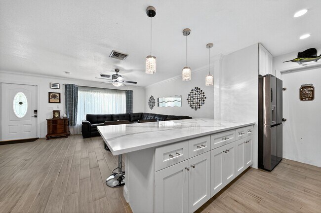 Building Photo - 407 Highwood Cir