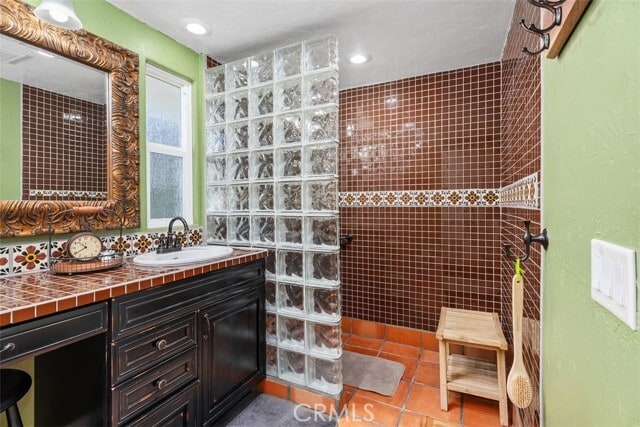 Building Photo - 2621 Via Cascadita