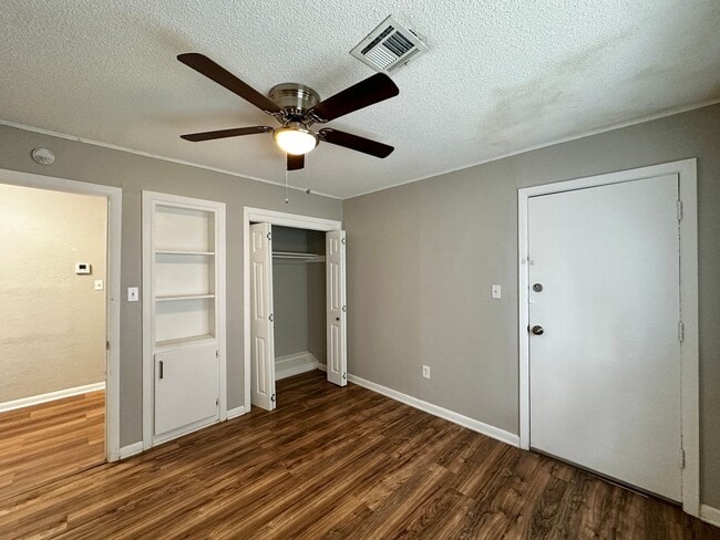 Building Photo - Wascher  Duplex