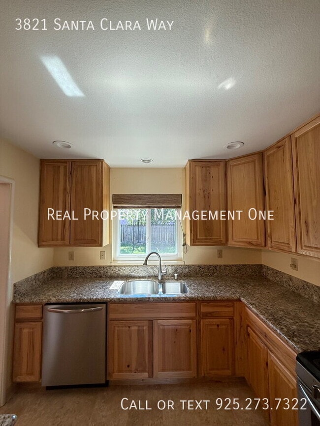 Building Photo - 3821 Santa Clara Way