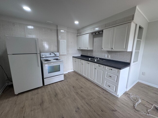 Building Photo - Newly Remodeled 1 bed 1 bath in Murray