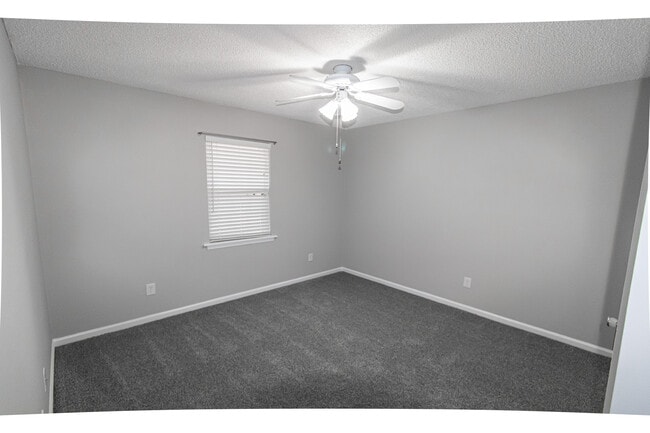 Building Photo - 104 Green Tree Ct