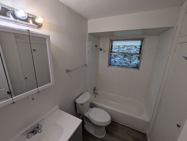 Building Photo - Lawnview Vista