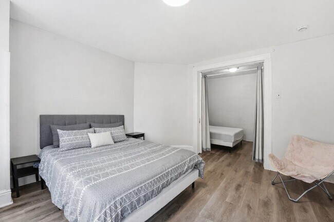 Building Photo - 335 47th St