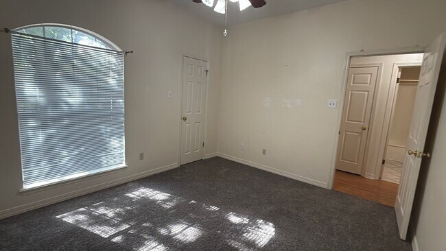 Building Photo - 2106 Middle Creek Blvd