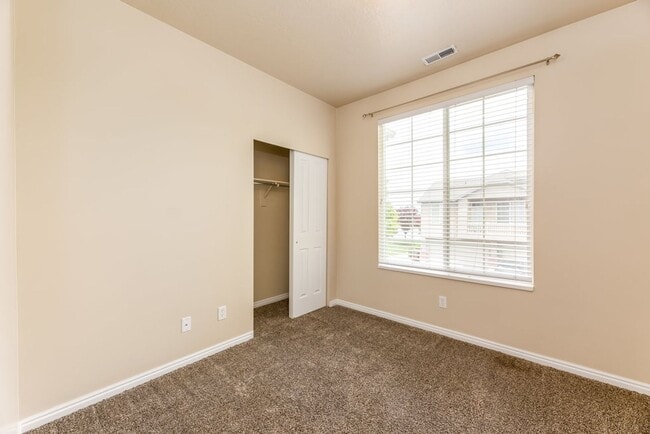 Building Photo - Beautiful Townhouse in Great Location!