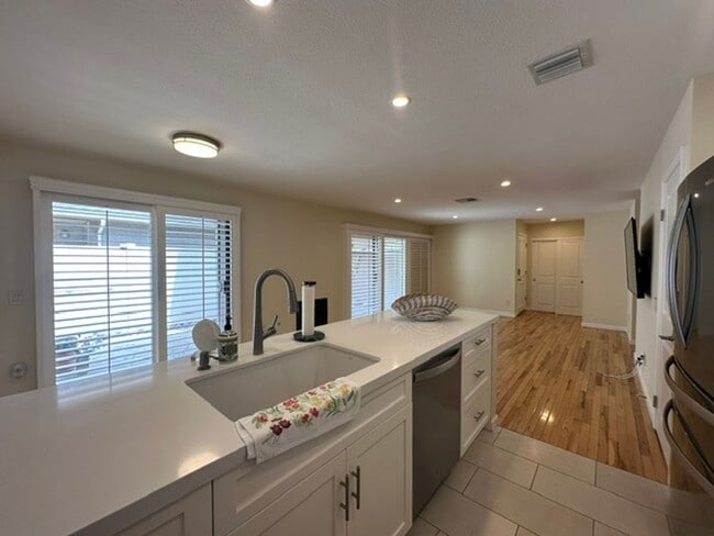 Building Photo - Stunning END-UNIT 3-bedroom condominium located in Agoura Hills
