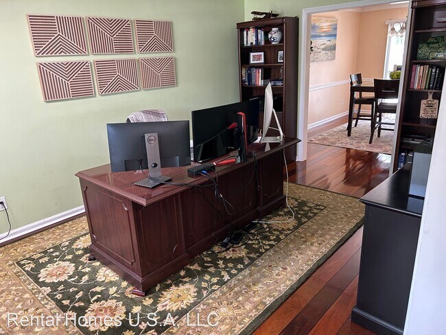 Building Photo - 4 br, 2.5 bath House - 1004 Melton Court