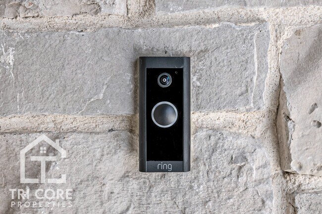 Building Photo - ?? 1 MONTH FREE + FREE PET RENT | Spacious 2BR Townhome w/ 2-Car Garage + Smart Home Features