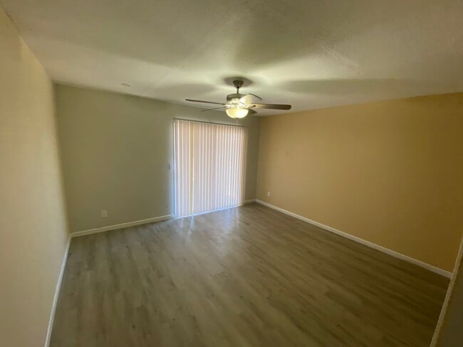 Building Photo - 2 Bedroom 2 Bath with Carport