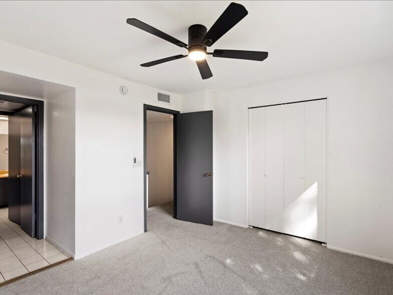 Building Photo - 122 S Hardy Dr