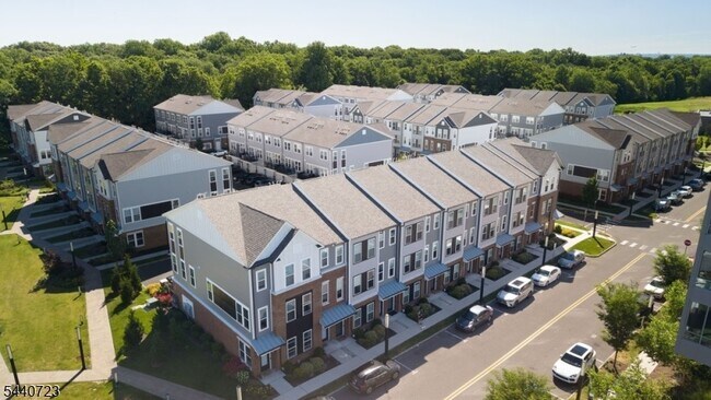 Building Photo - 7 Jessica Ln
