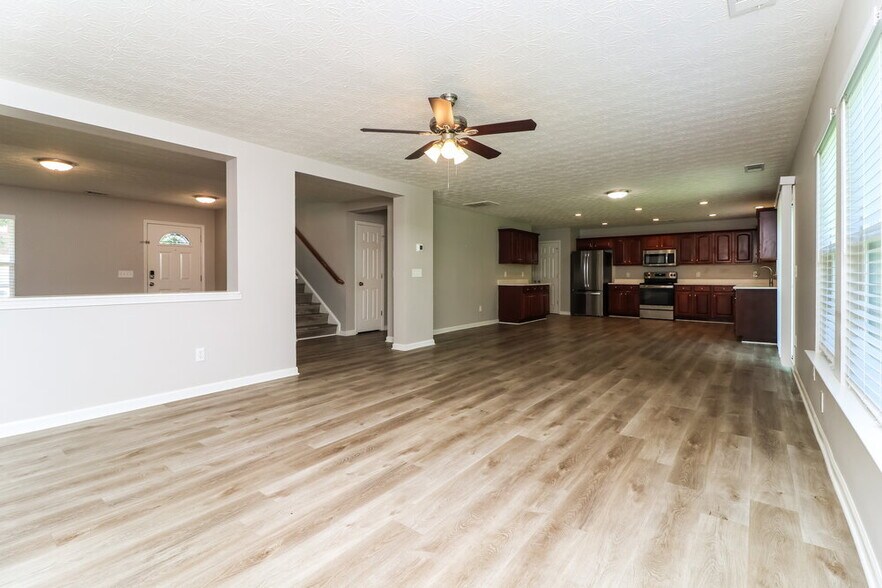 Building Photo - 495 Branch Valley Dr