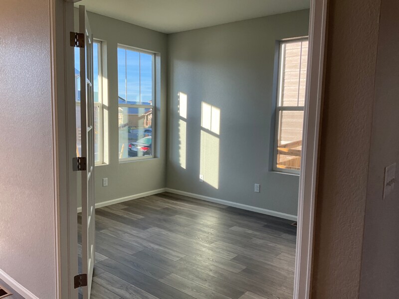 Building Photo - 21250 E Radcliff Pl