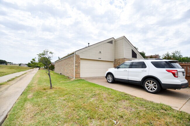 Building Photo - 4056 La Costa Ct