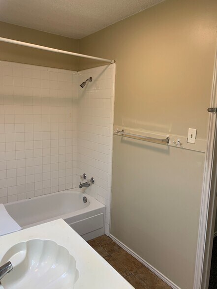 Master Bathroom - with large walk-in closet off bathroom - 431 N Wilhite St