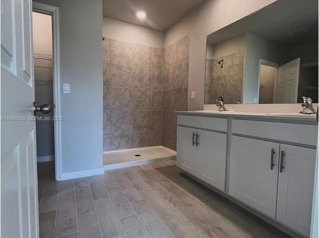 Building Photo - 30 SW 1st Pl