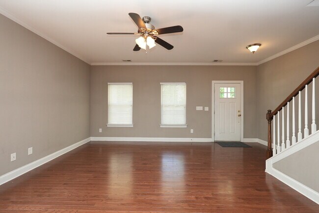 Building Photo - Charming 3-Bed, 3.5-Bath Home in a Peacefu...