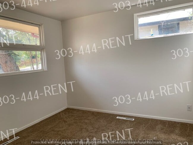 Building Photo - 3 bedrooms, 1 bathroom