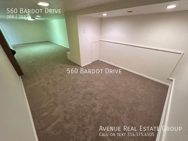 Building Photo - 560 Bardot Dr