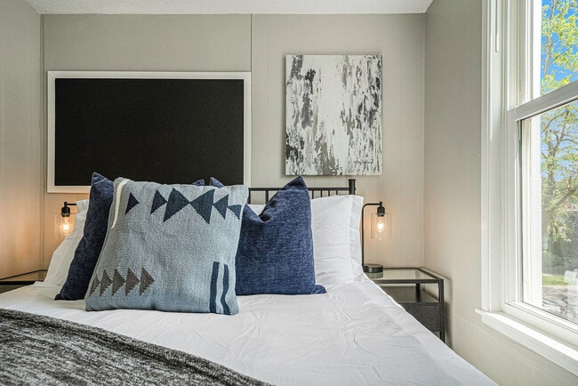 Building Photo - 149 Valley Ave NW