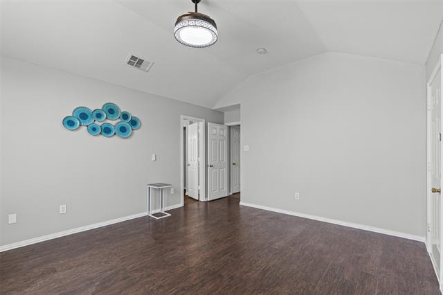 Building Photo - 4215 Bent Oaks Dr
