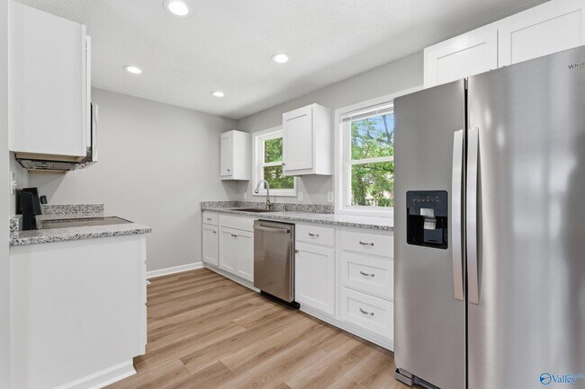 Building Photo - 1504 Faye St SW