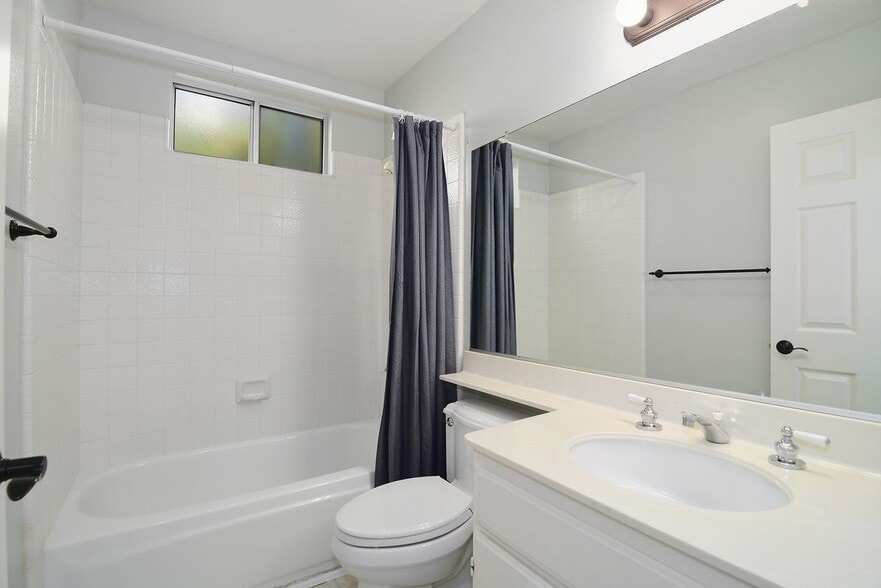 Building Photo - 4325 Oak Glen St