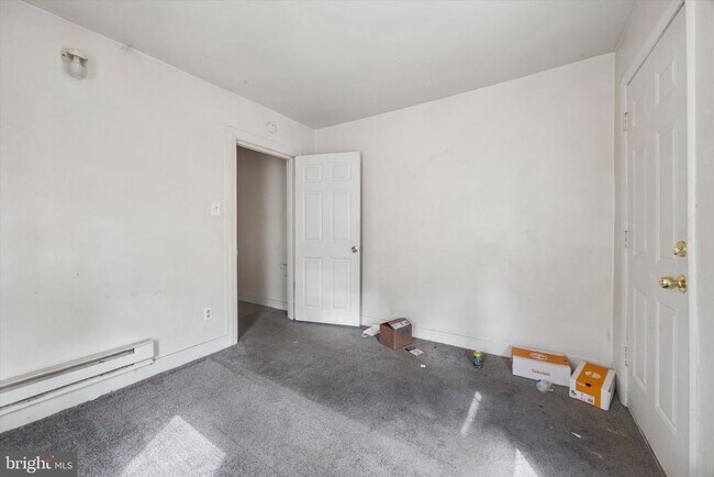 Building Photo - 13 E 21st St