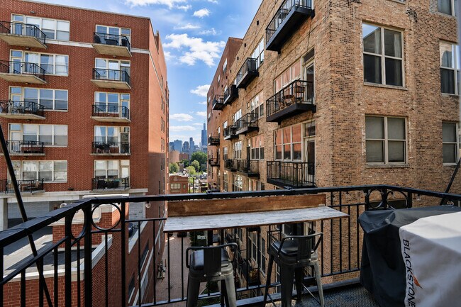 Building Photo - 1500 W Monroe St