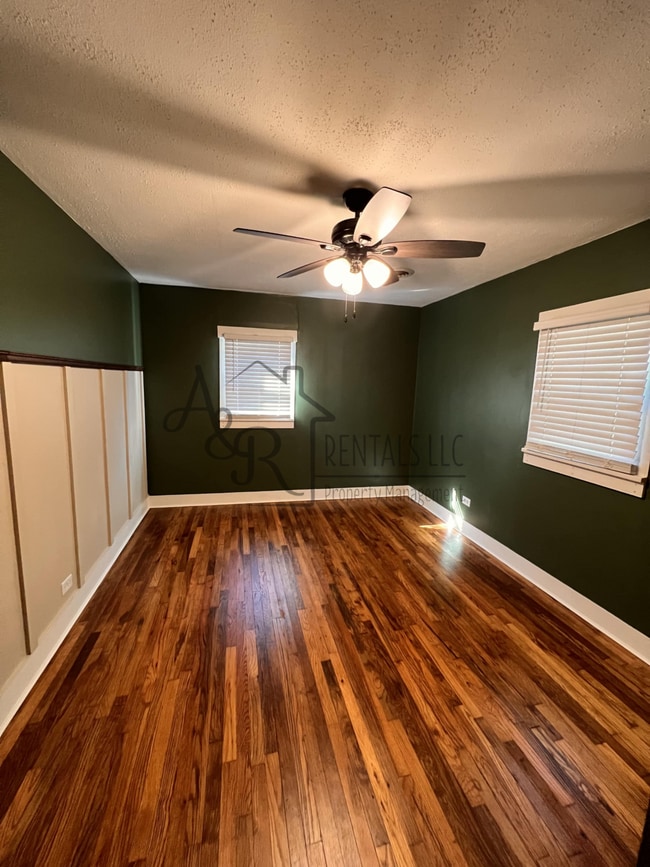 Building Photo - 204 W Leighton St