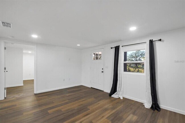 Building Photo - 414 Monroe Ln