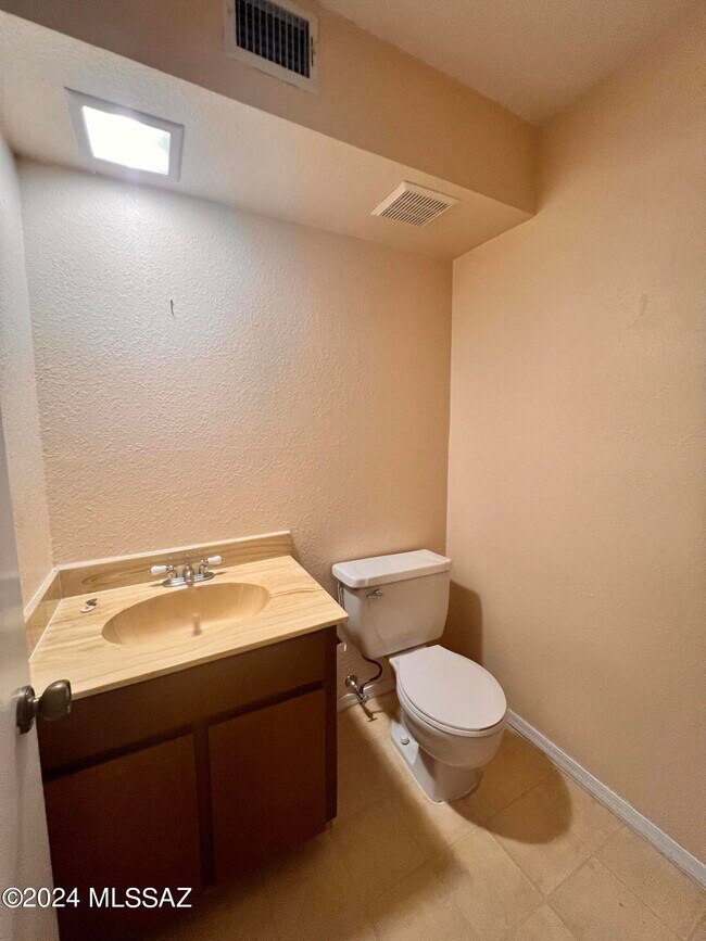 Building Photo - 8450 E Old Spanish Trail
