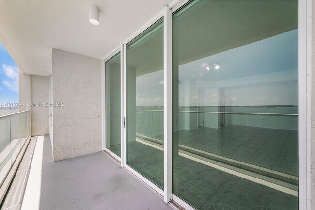 Building Photo - 800 Claughton Island Dr