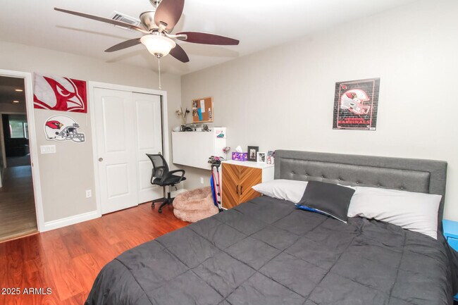 Building Photo - 907 E San Remo Ave