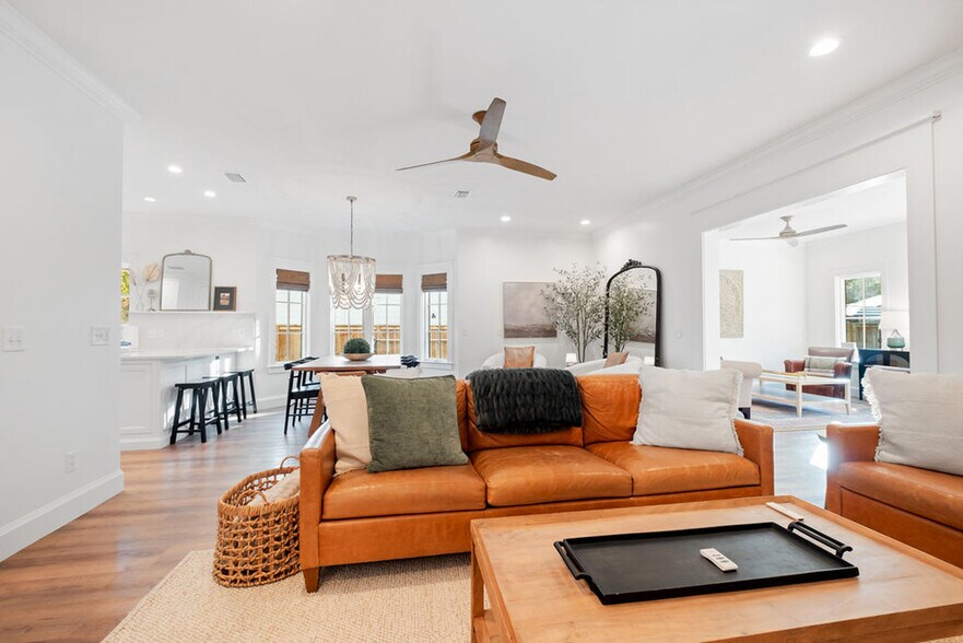 Building Photo - 463 Clareon Dr