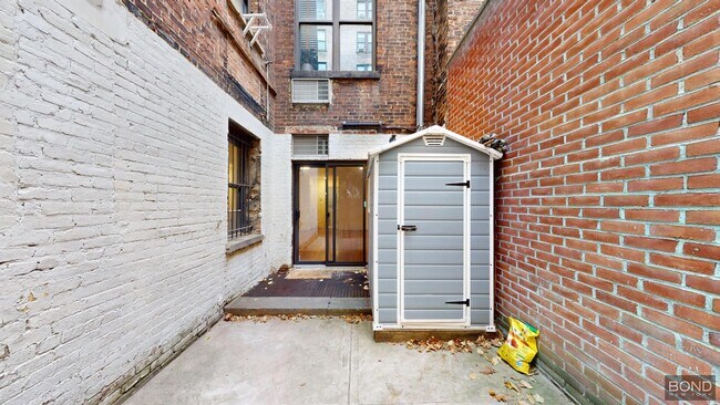 Building Photo - 36 W 73rd St