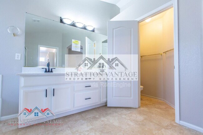 Building Photo - 16627 W McKinley St