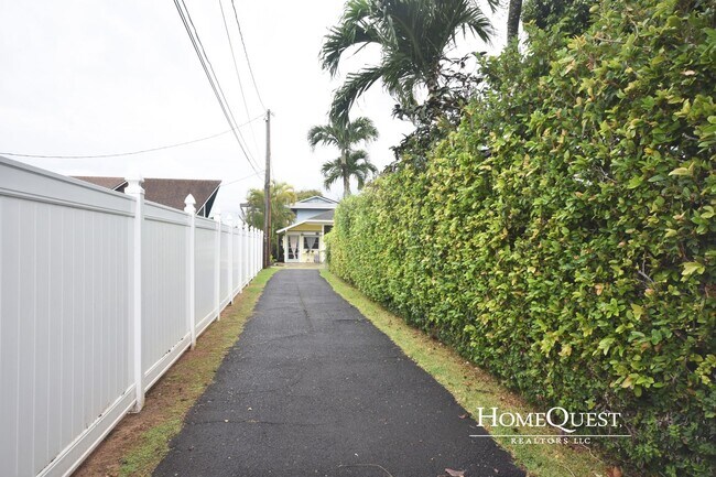 Building Photo - Live in Kailua Town!  Pet Friendly 3/2 with A/C - $4400