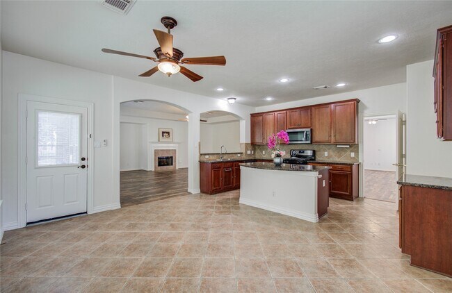Building Photo - 7814 Heron Lakes Dr