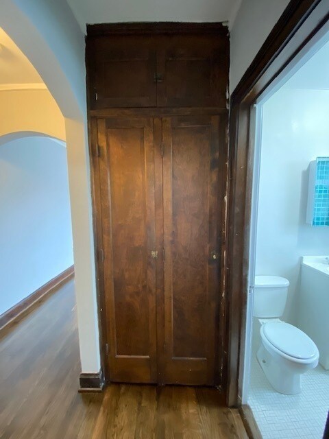 Building Photo - 5544 W Leland Ave