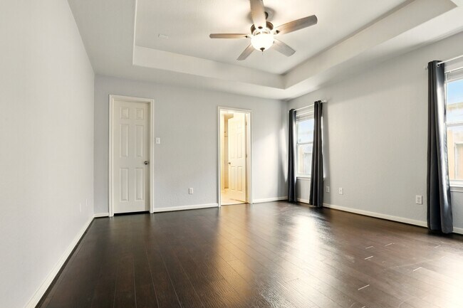 Building Photo - 303 Burris Park Dr