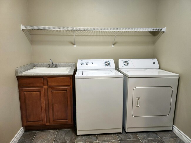 Building Photo - 1308 Parkstone Ln