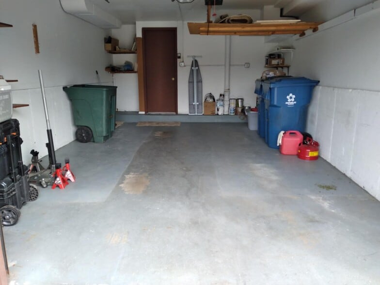 Building Photo - 1545 Bristol Ln