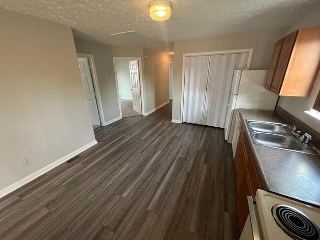 Building Photo - 1622 25th Ave N