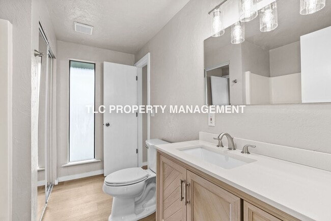 Building Photo - 2082 Ohio St