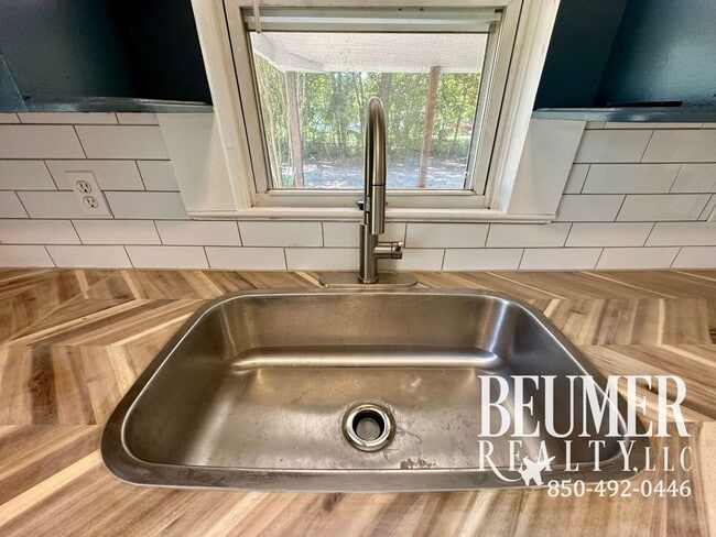 Building Photo - Charming + affordable 1/br 1/ba Cottage fo...